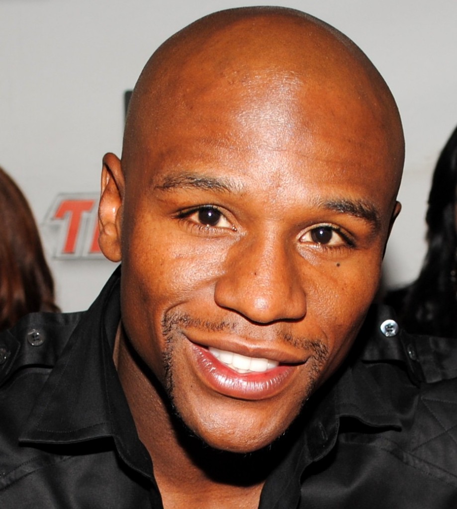 Floyd_Mayweather,_Jr._at_DeWalt_event